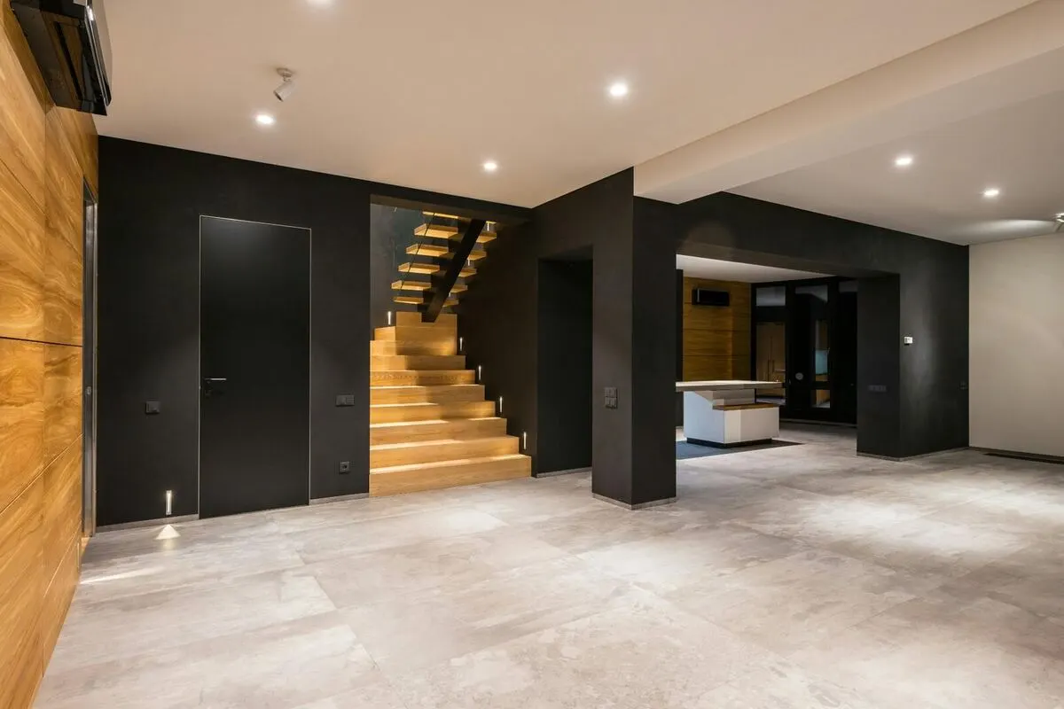 New flooring installed in luxury Florida home