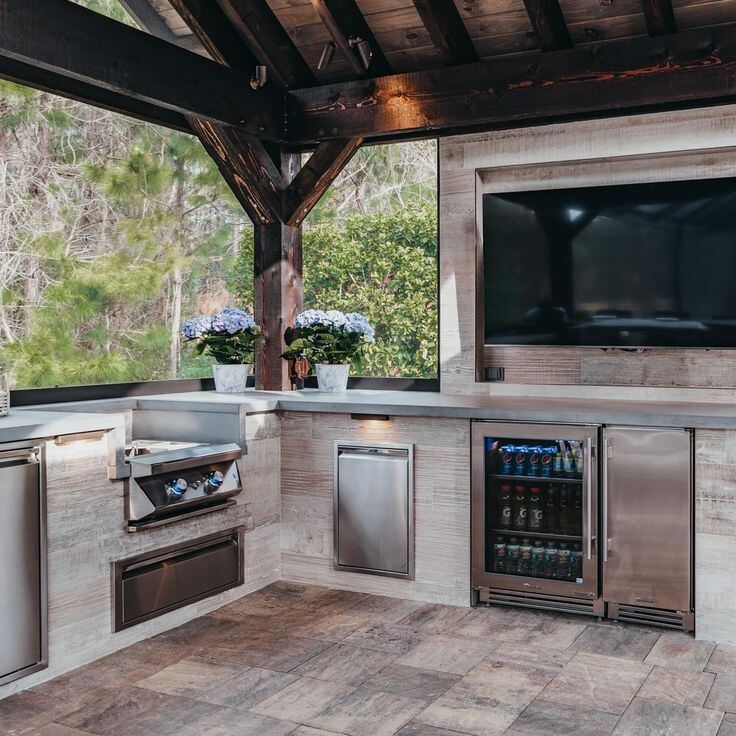 Rustic entertainment kitchen in Viera FL by ELSO Contracting