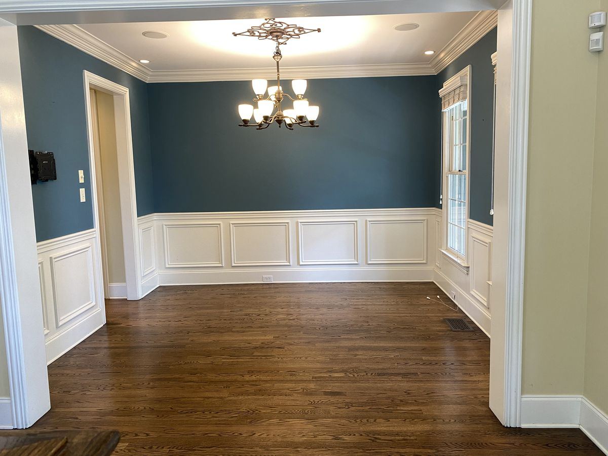 Teal dining room with wainscoting in Rockledge FL by ELSO Contracting